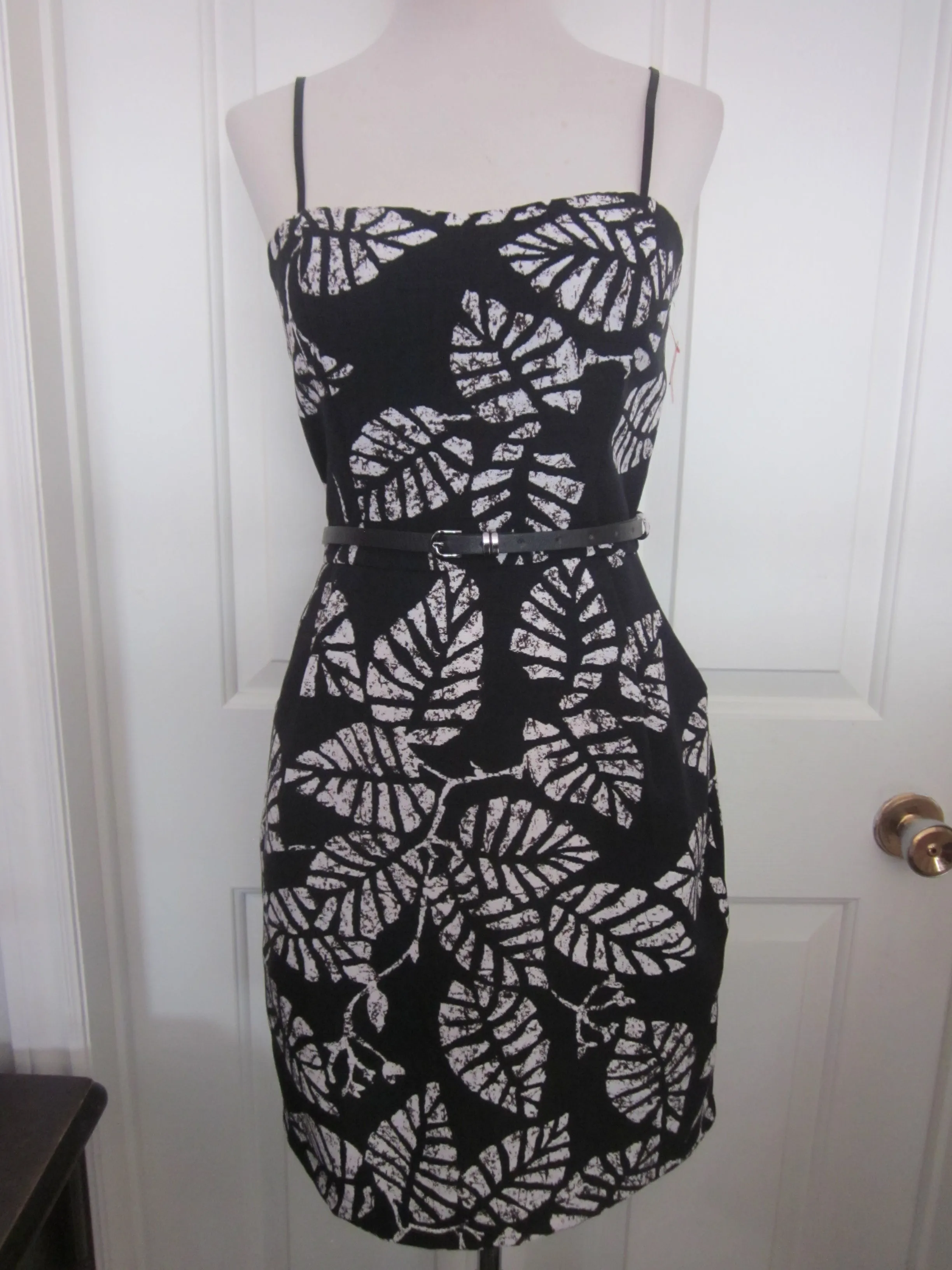Short Pattern Dress Size M Style D16891-1