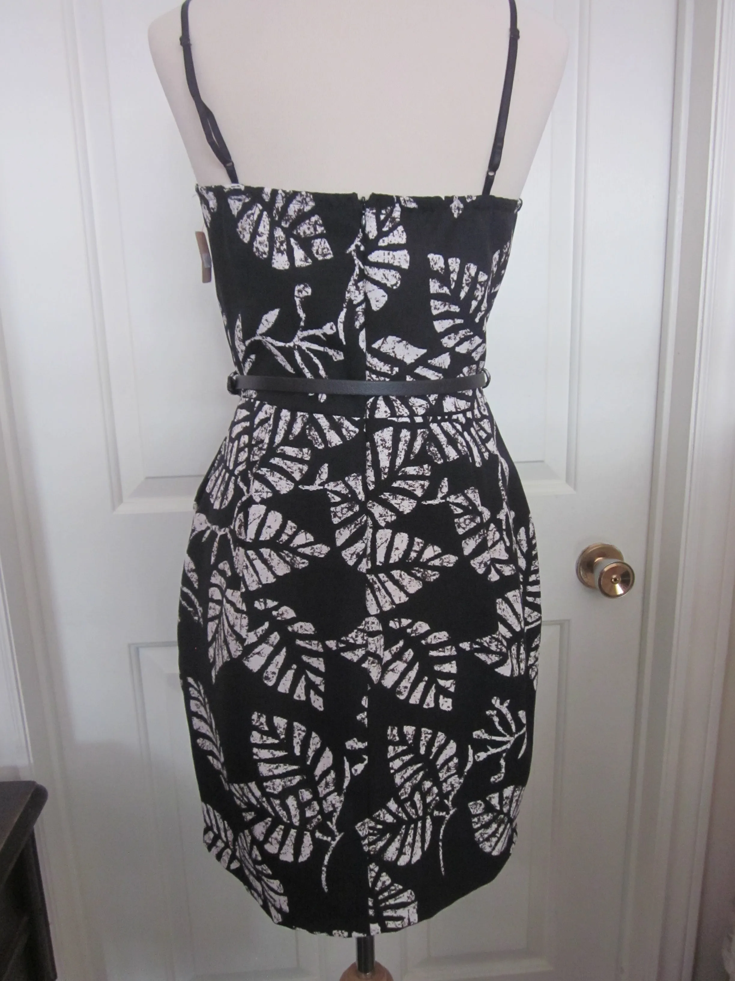 Short Pattern Dress Size M Style D16891-1